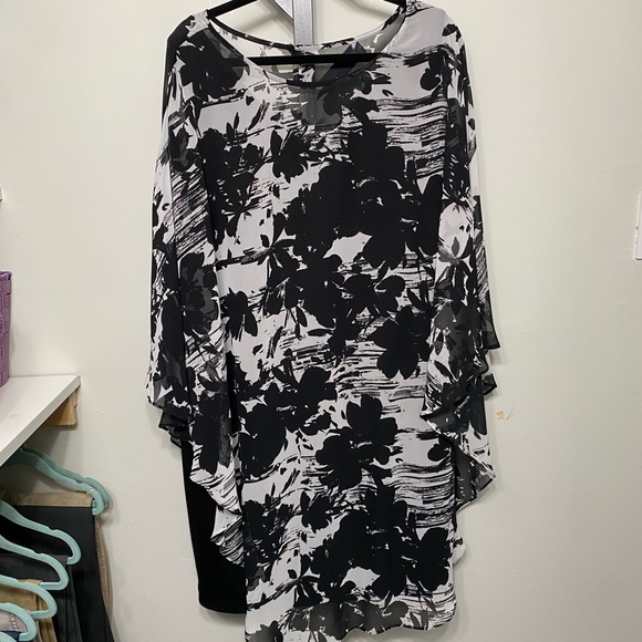 connected apparel Dresses & Skirts - Black and white floral midi dress